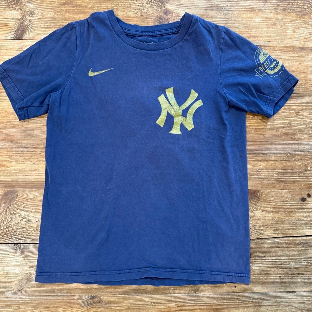 Nike Kids Derek Jeter 2020 T-Shirt Navy Blue w/ Gold Writing Medium 10/12 EUC